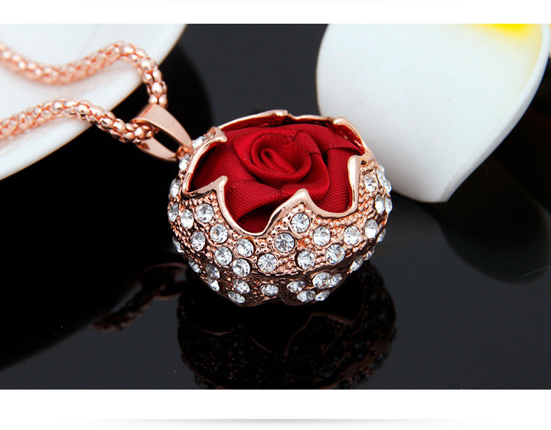 Autumn And Winter High Grade Rose Pendant Decorative