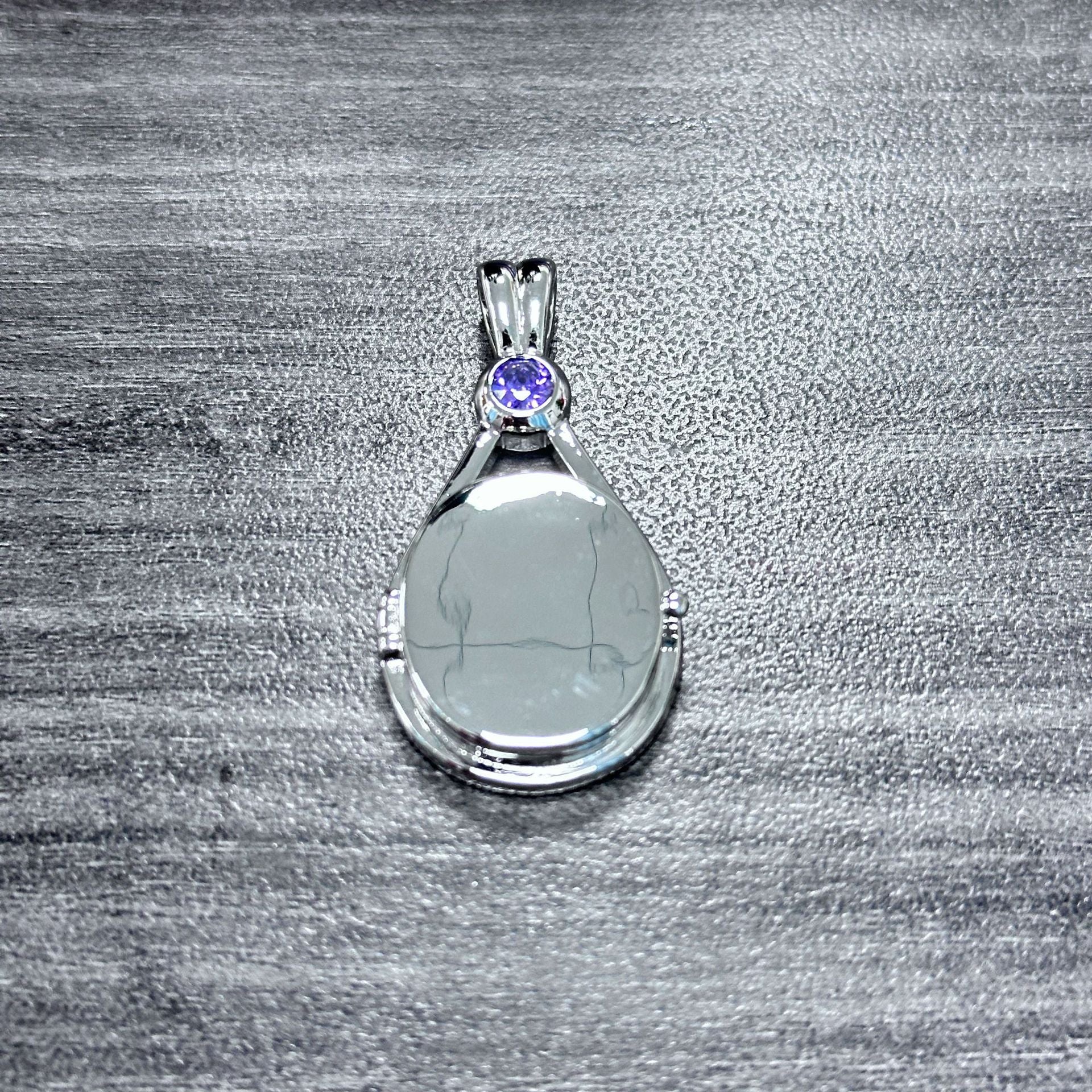 Animation Surrounding H2O Red Sand Seal Shell Necklace
