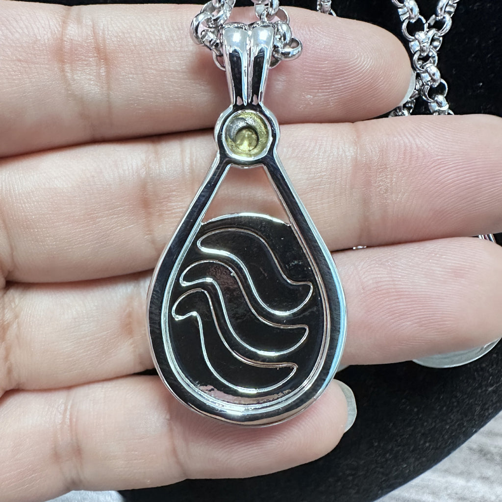 Animation Surrounding H2O Red Sand Seal Shell Necklace