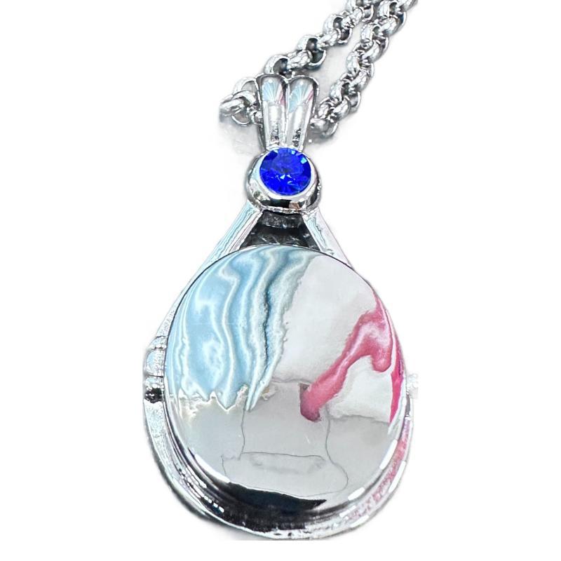 Animation Surrounding H2O Red Sand Seal Shell Necklace