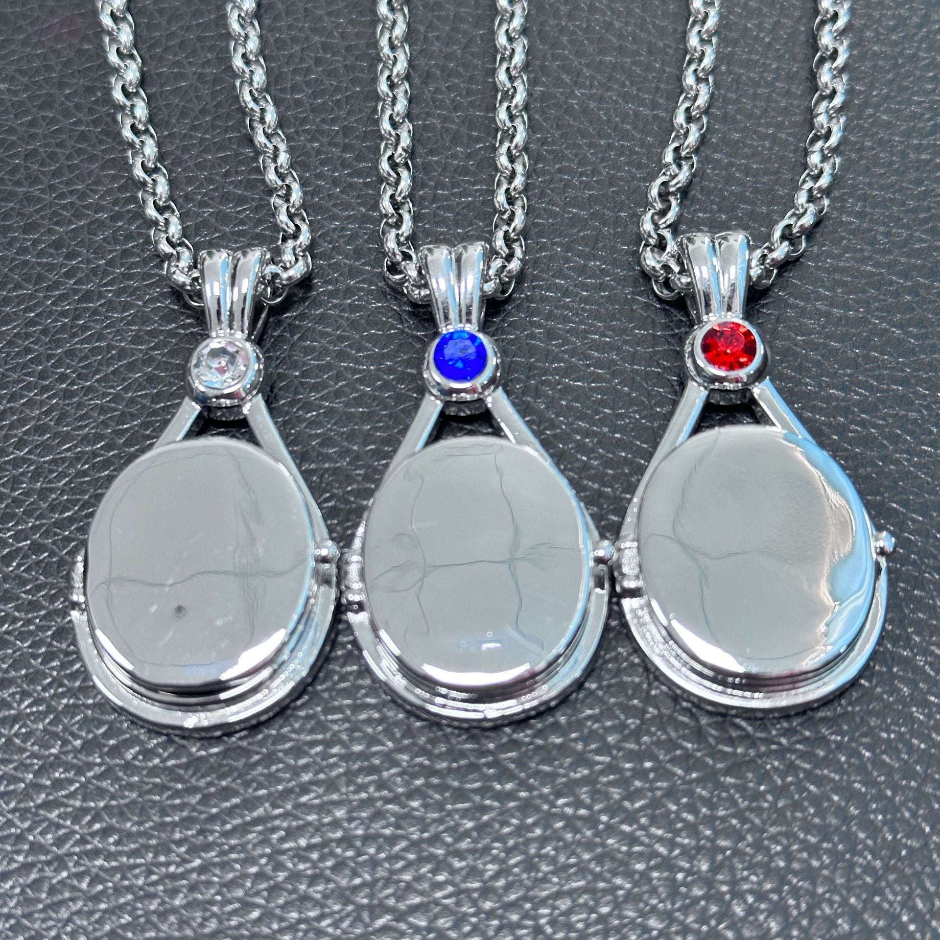 Animation Surrounding H2O Red Sand Seal Shell Necklace
