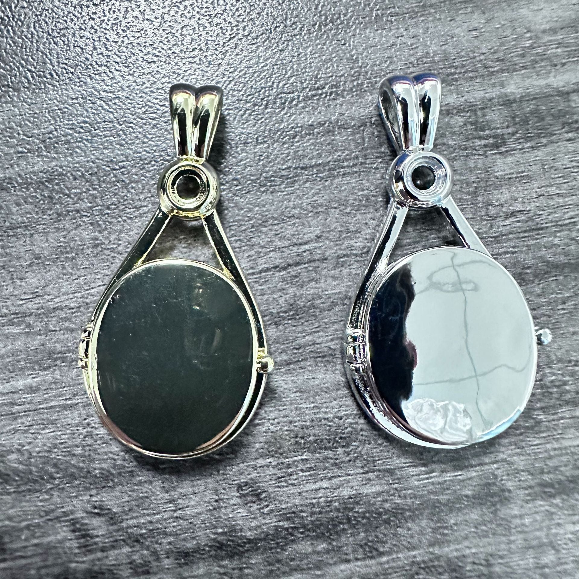 Animation Surrounding H2O Red Sand Seal Shell Necklace