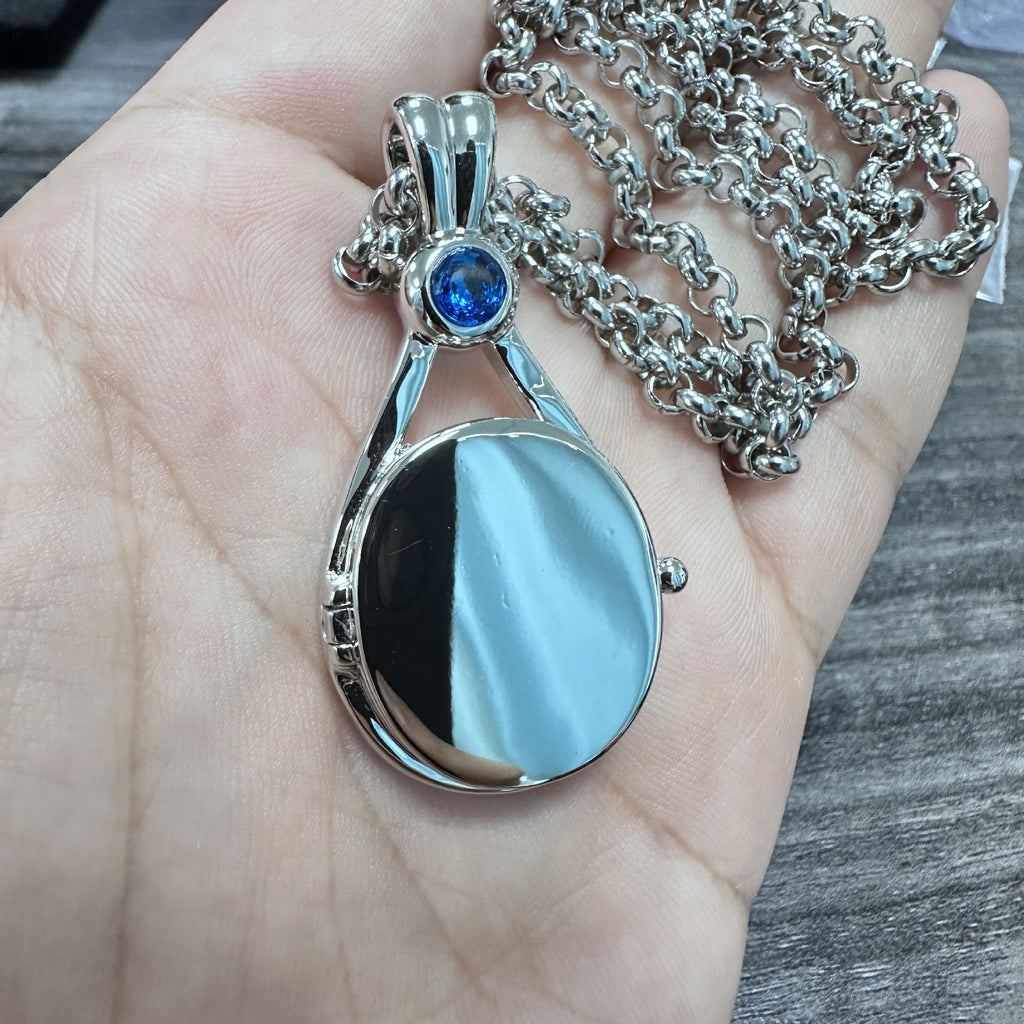 Animation Surrounding H2O Red Sand Seal Shell Necklace