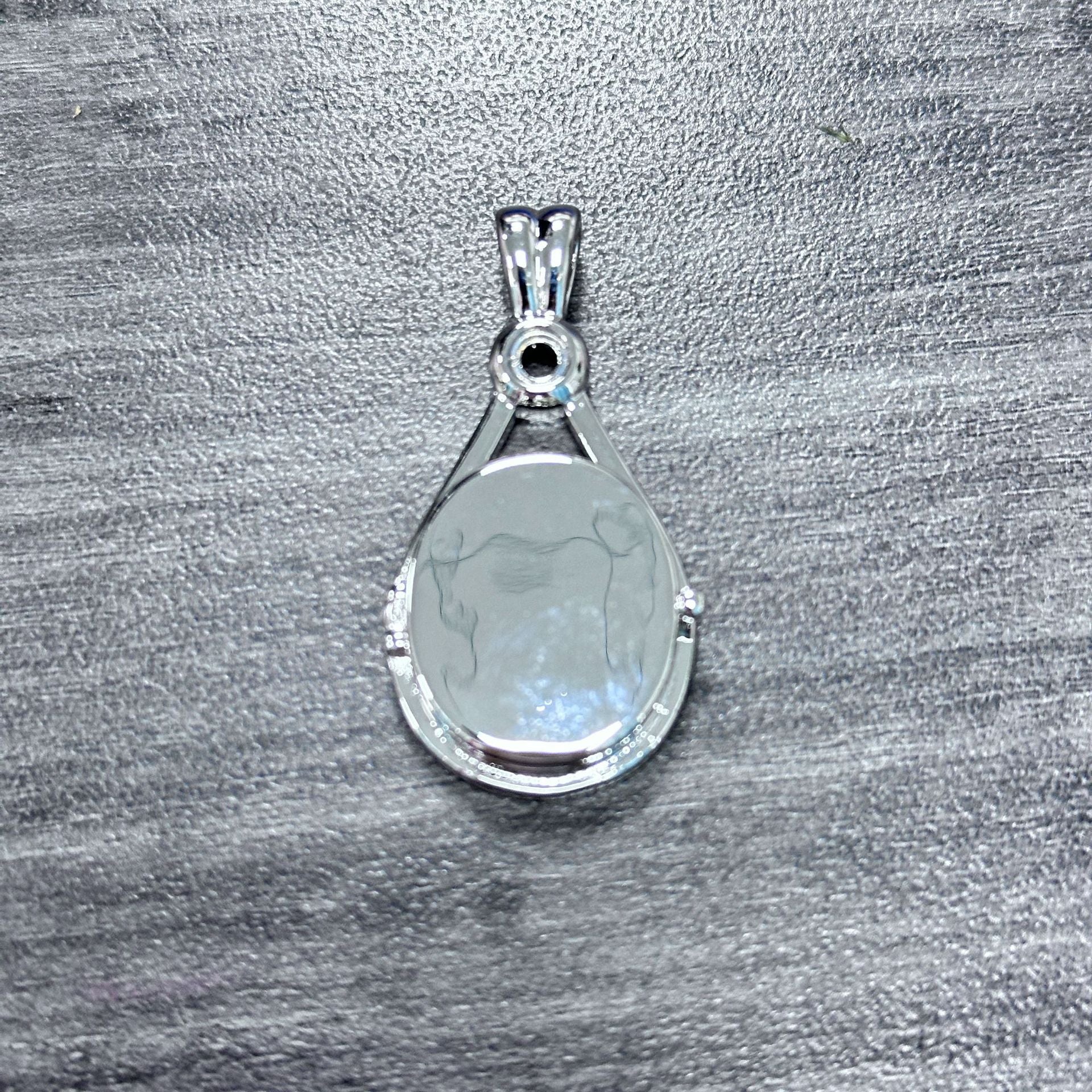 Animation Surrounding H2O Red Sand Seal Shell Necklace