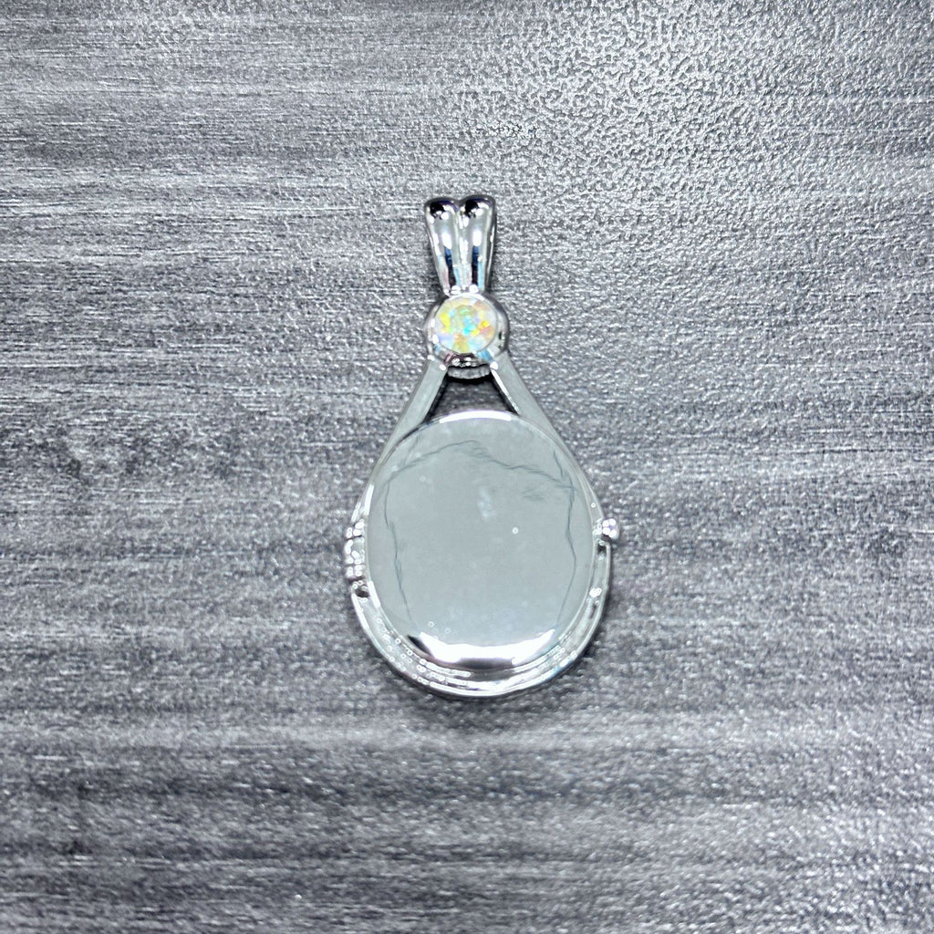 Animation Surrounding H2O Red Sand Seal Shell Necklace