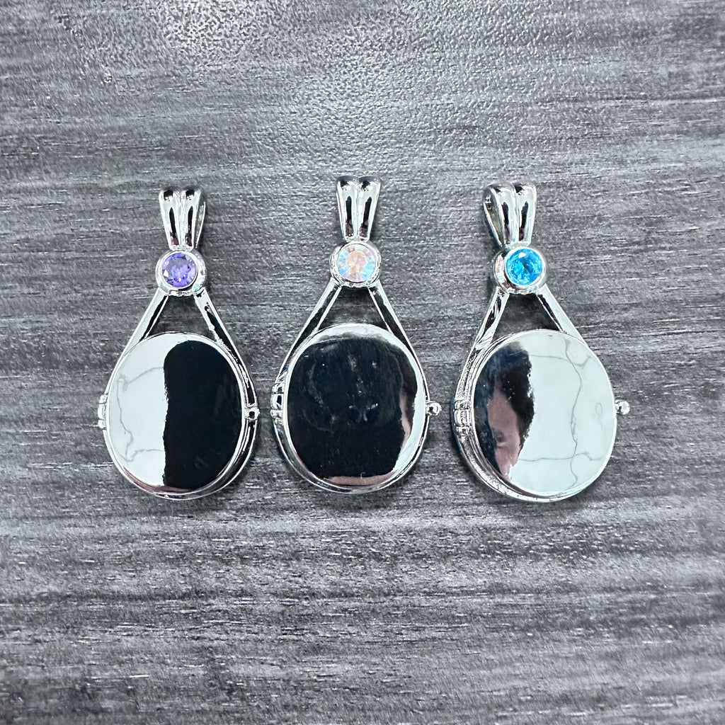 Animation Surrounding H2O Red Sand Seal Shell Necklace