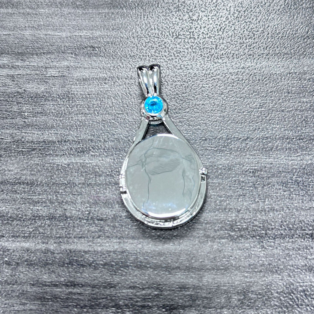 Animation Surrounding H2O Red Sand Seal Shell Necklace