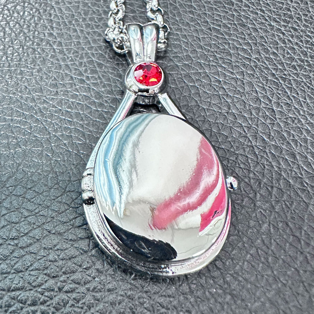 Animation Surrounding H2O Red Sand Seal Shell Necklace