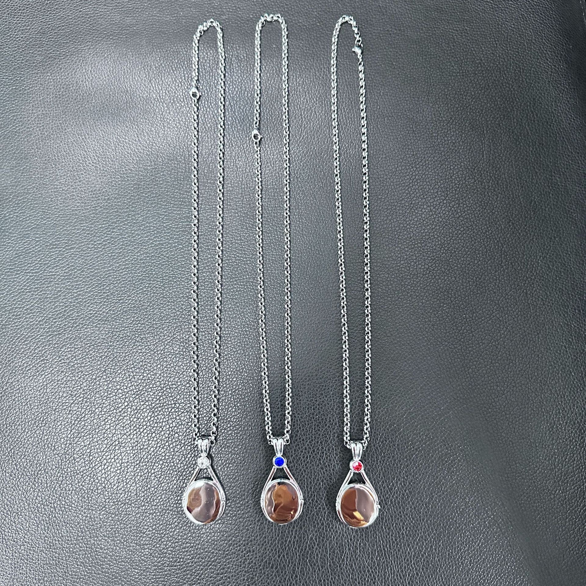 Animation Surrounding H2O Red Sand Seal Shell Necklace