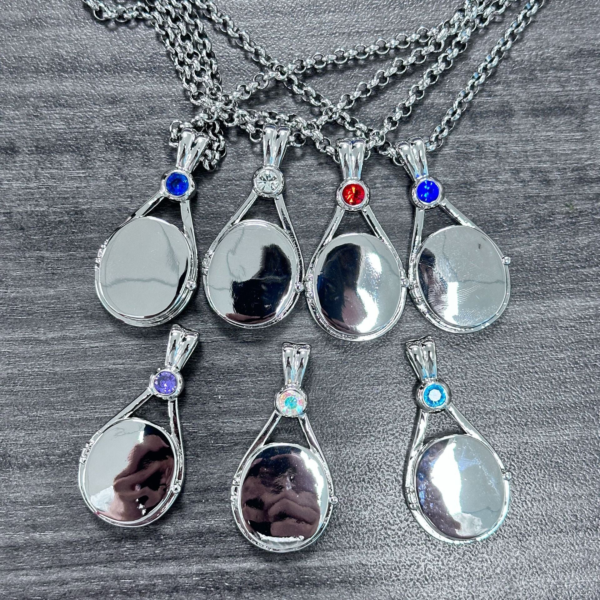 Animation Surrounding H2O Red Sand Seal Shell Necklace